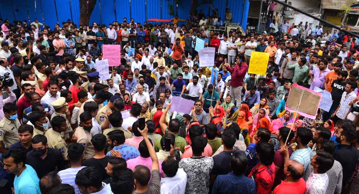 Intercaste marriage killing: Begum Bazaar shops close in protest