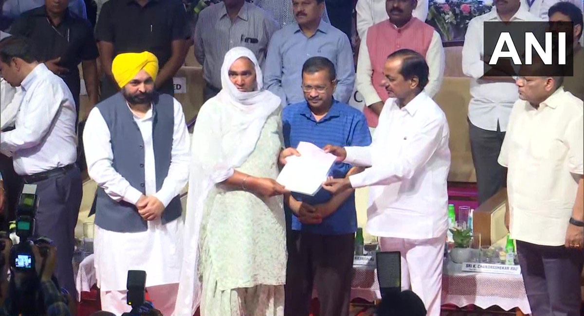 KCR calls upon farmers to join hands in fight to ensure Constitutional guarantee for MSP