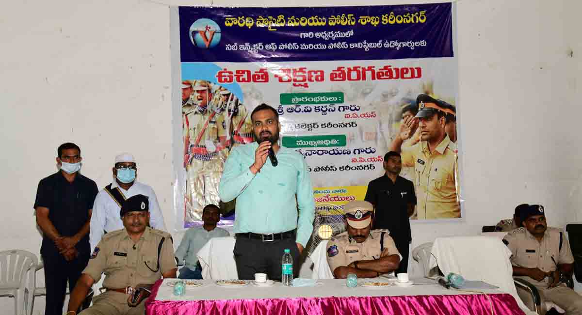 Karimnagar Collector advises aspirants to utilize smart phone as material