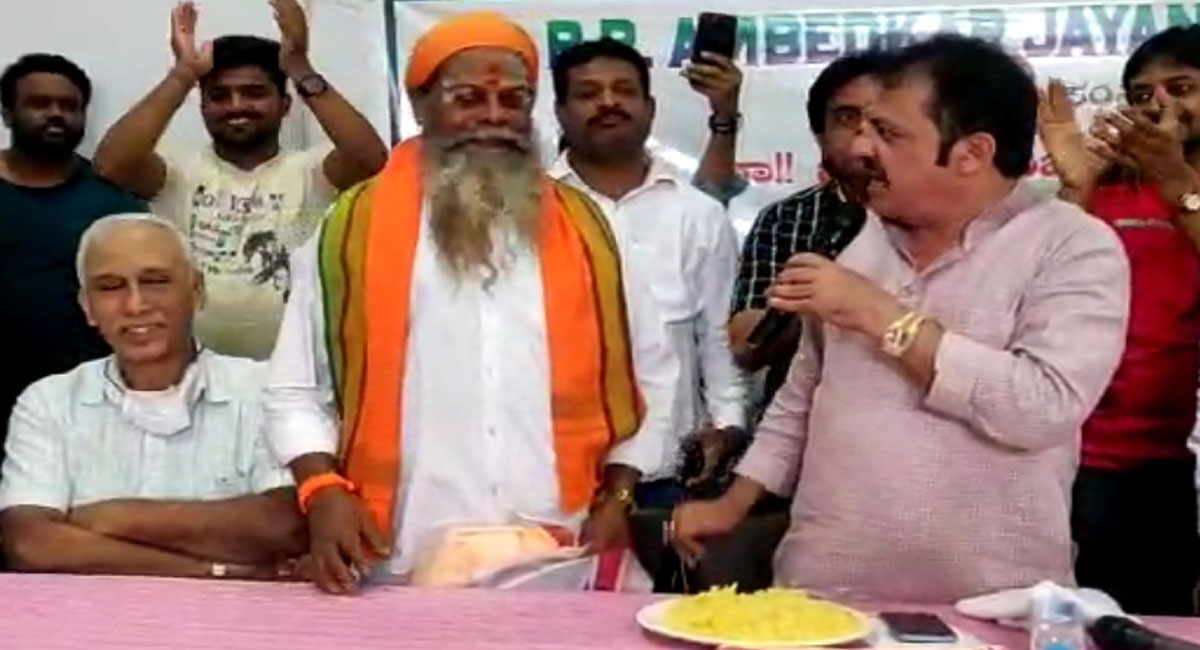 Karnataka Congress MLA eats food removed from Dalit seer’s mouth, video goes viral
