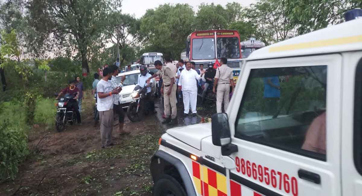 Thunderstorms disrupt normal life in Khammam