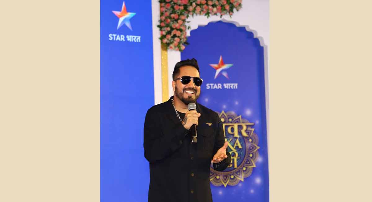 Mika goes all out to plan the most romantic proposal for his ‘Vohti’