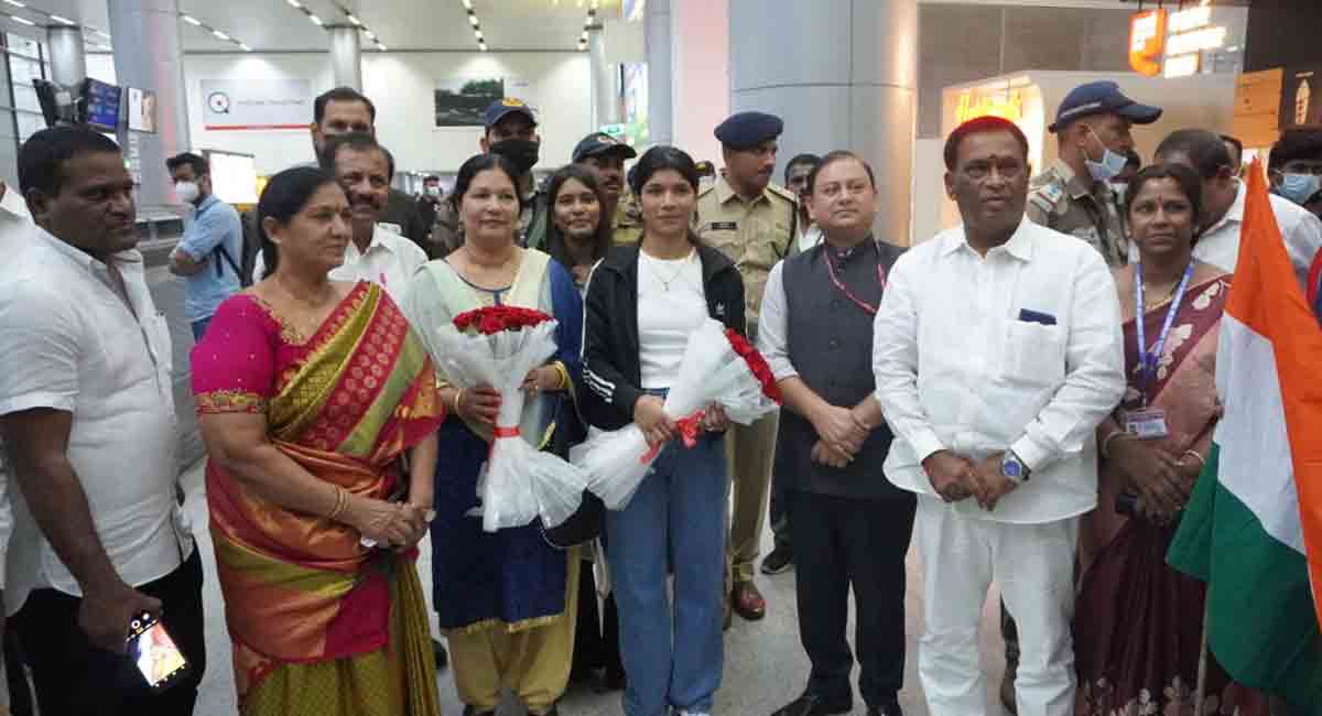 Rousing reception for world champion Nikhat Zareen in Hyderabad