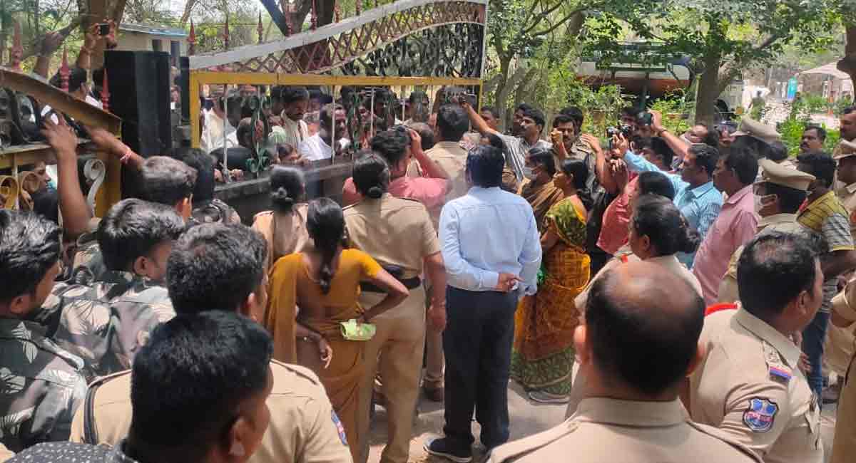 Peddapalli: Mild tension prevails at OCP-II as land oustees trespass into coal mine