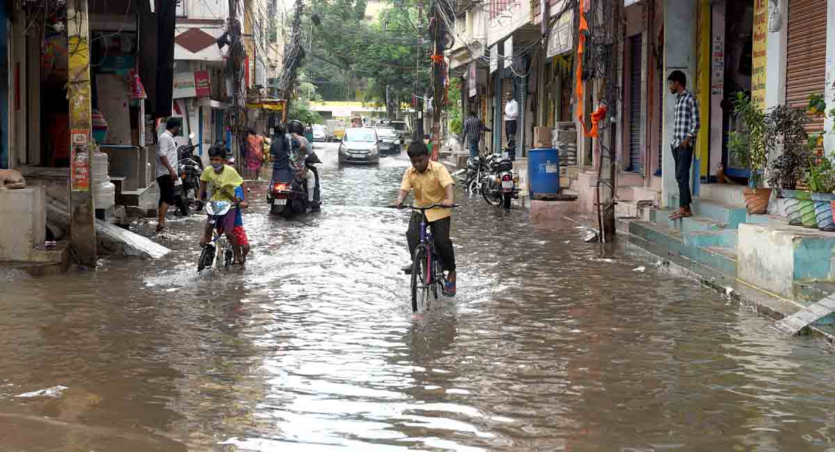 Downpour in Hyderabad floods in several colonies