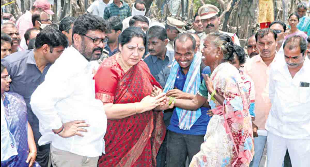 Aid for fire mishap victims in Mulugu