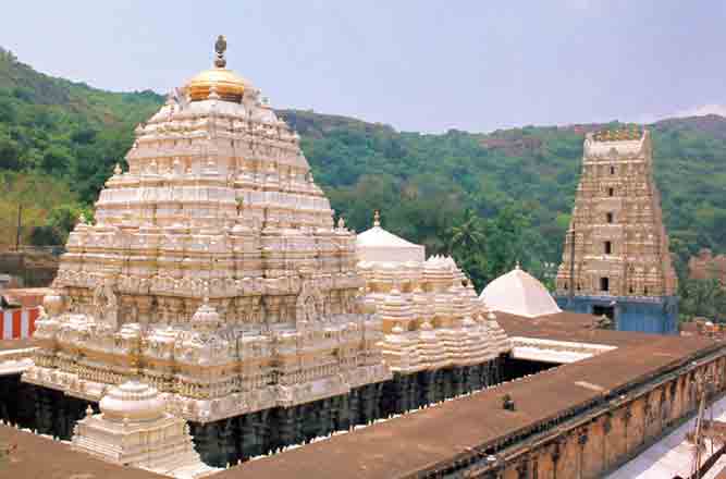 Visakhapatnam: Thousands throng Simhachalam temple for Chandana Yatra