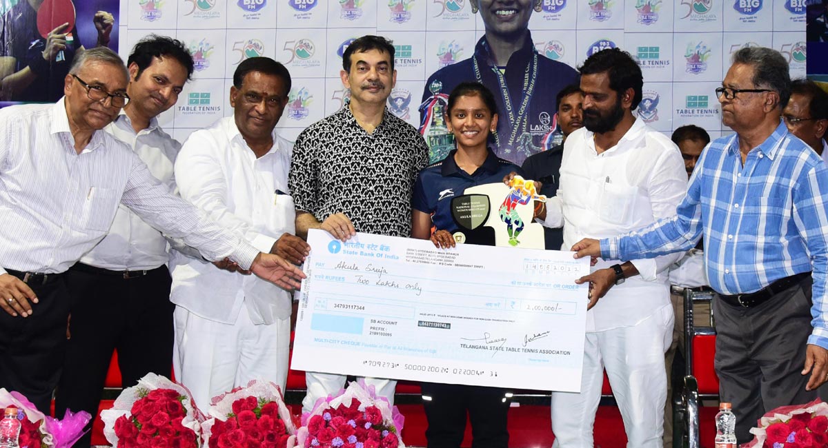 TT champ Sreeja felicitated by Telangana Table Tennis Association