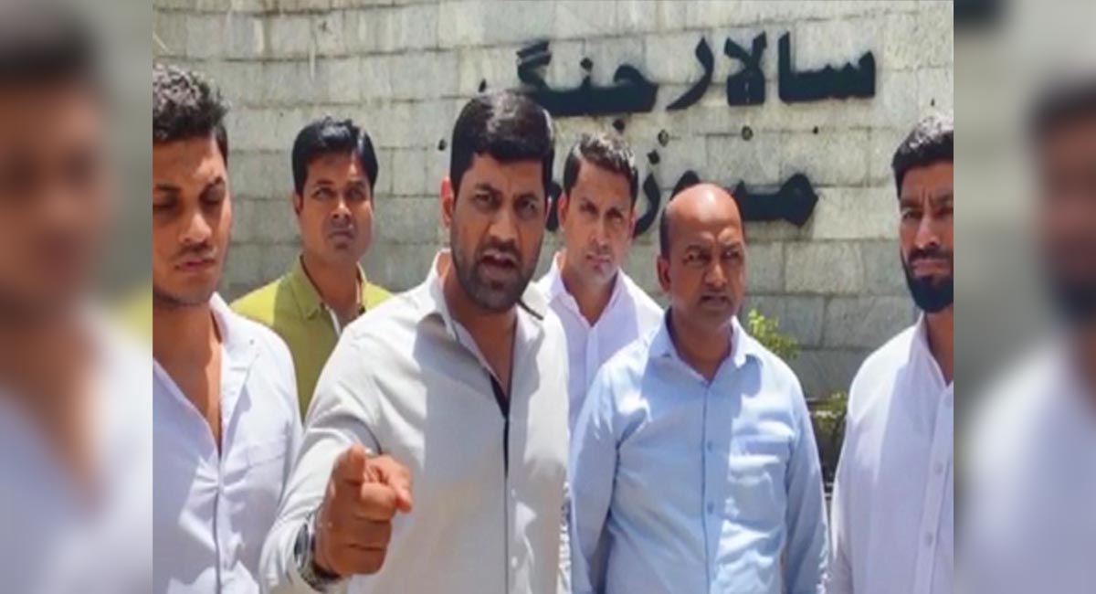 Telangana Congress urges state govt to remove Veer Savarkar’s portrait from museum