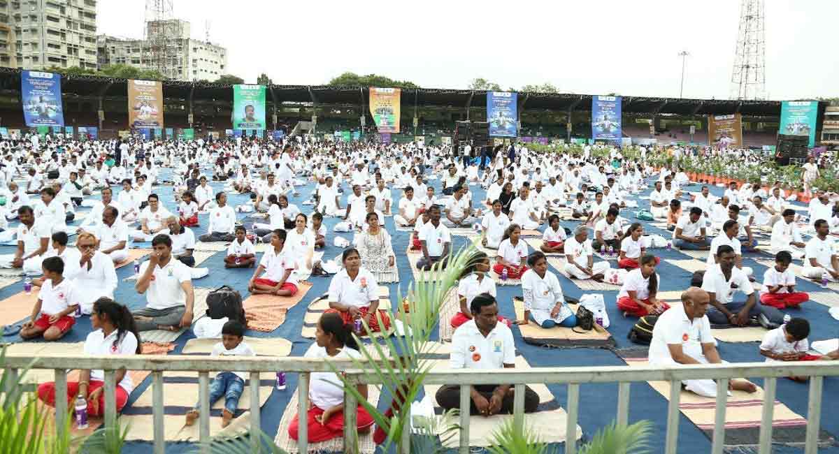 Thousands participate in Hyderabad Yoga Utsav