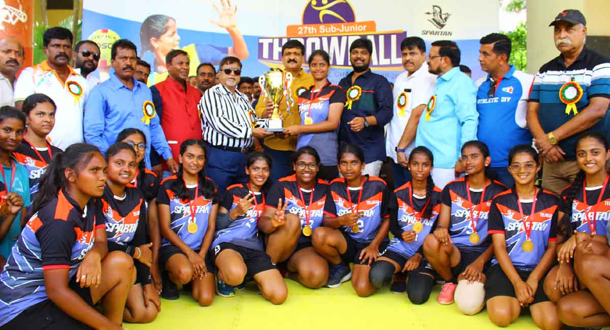 Telangana girls lift throwball championship