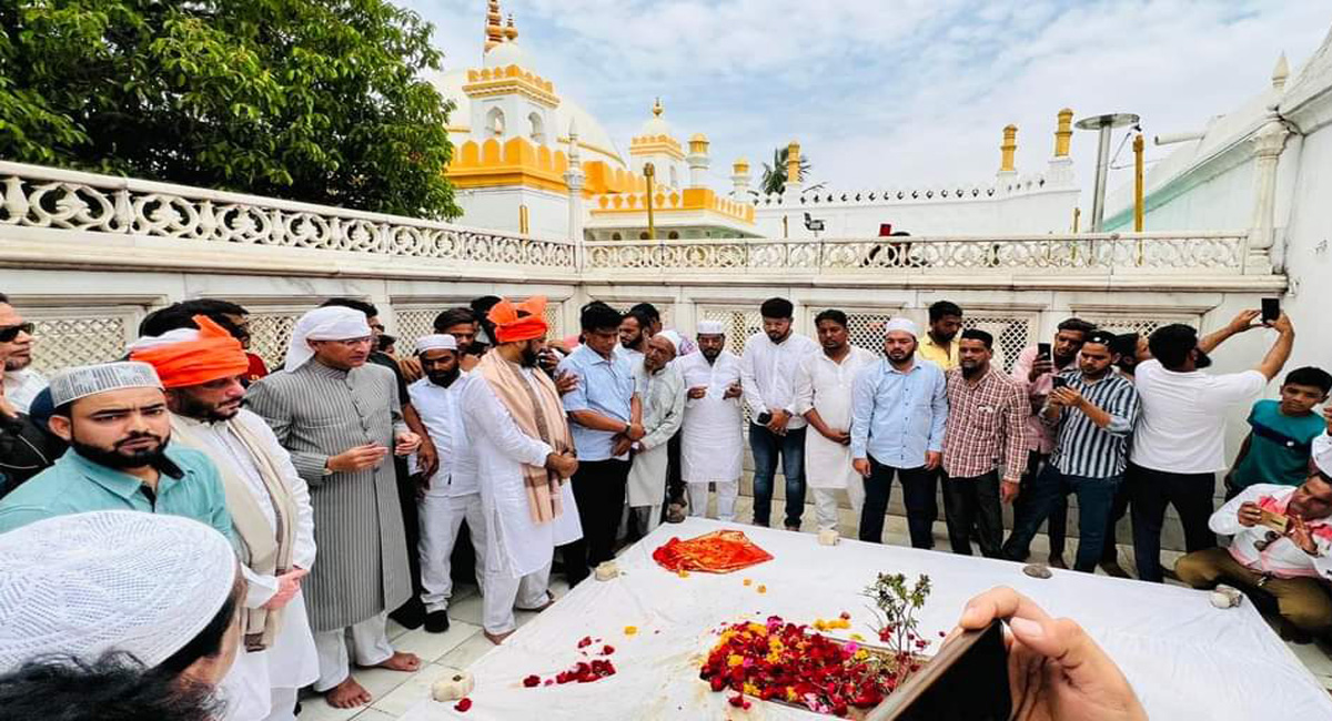 Shiv Sena, MNS, BJP slam Akbaruddin Owaisi’s visit to Aurangzeb’s tomb