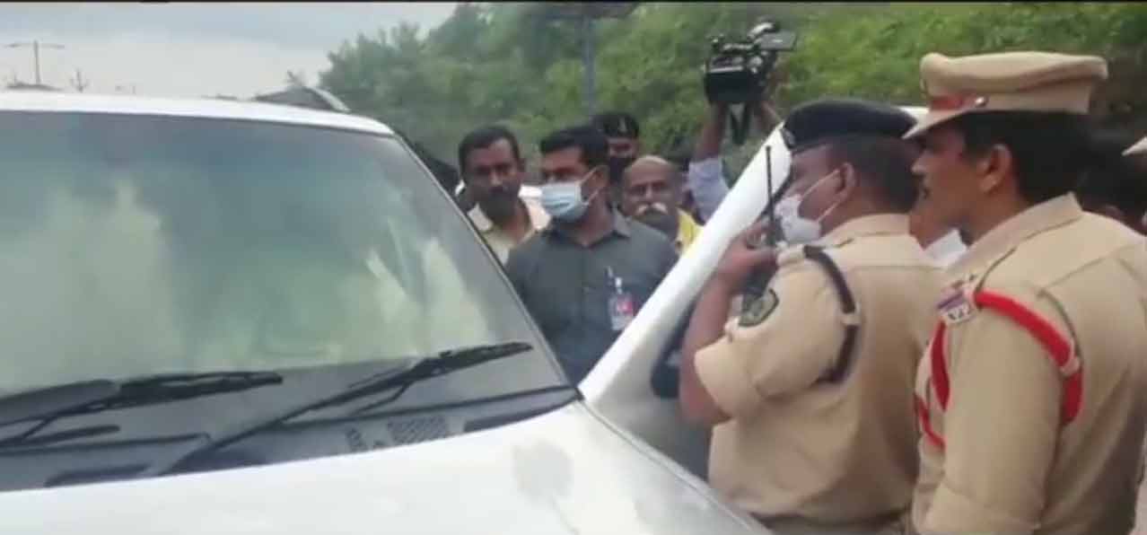 Andhra Pradesh: Police stop Chandrababu’s convoy in Vizag
