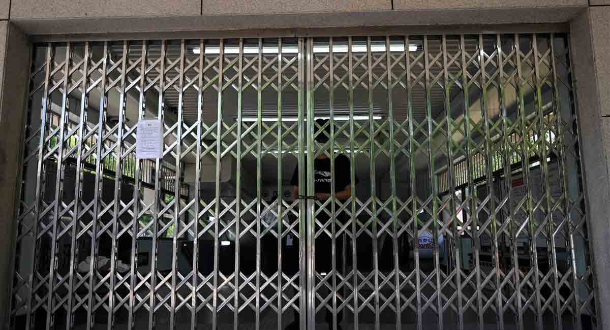 Beijing closes 10% of subway stations to control Covid spread