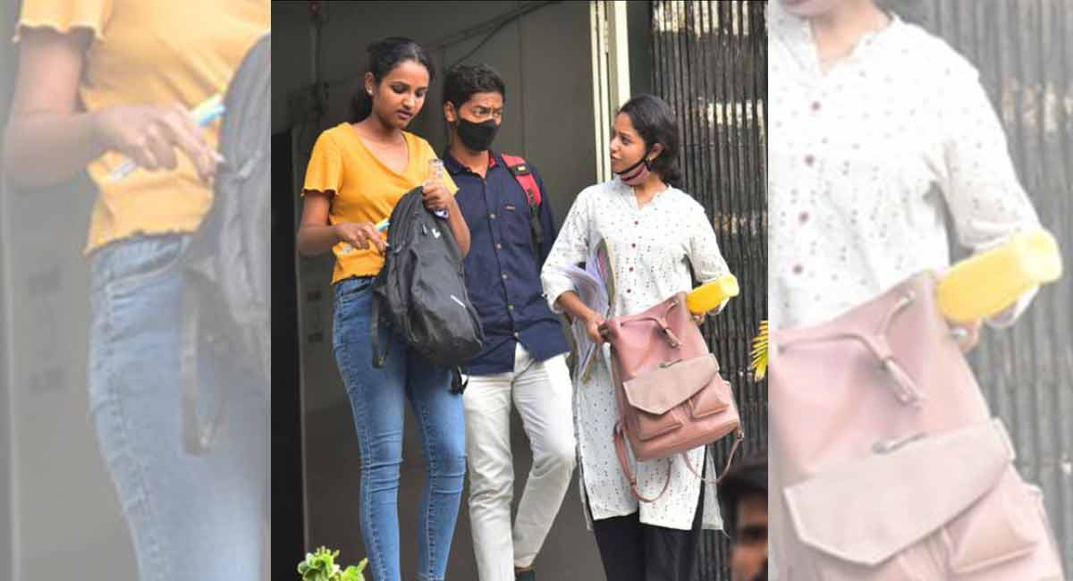 Approaching current affairs in an analytical way