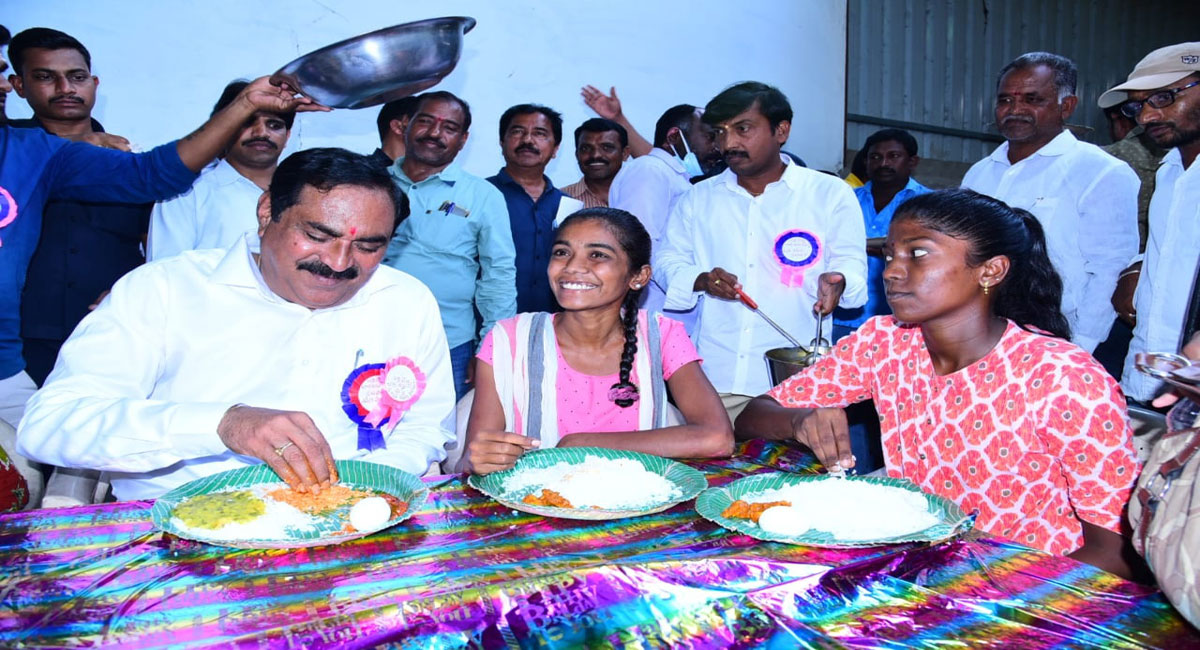 Minister Errabelli inaugurates free coaching for job aspirants in Palakurthy
