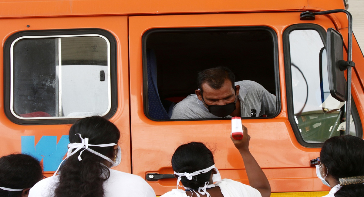 Tamil Nadu steps up vigil on border as tomato fever spreads in Kerala