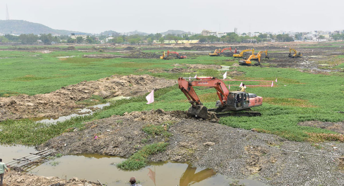 Foundation stone laid for suspension bridge on Mahabunagar’s Mini Tank Bund 