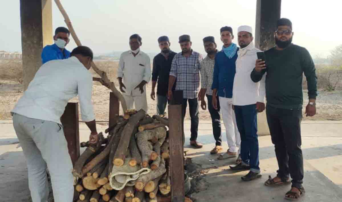 Final rites of UP daily earner’s body held in Mancherial