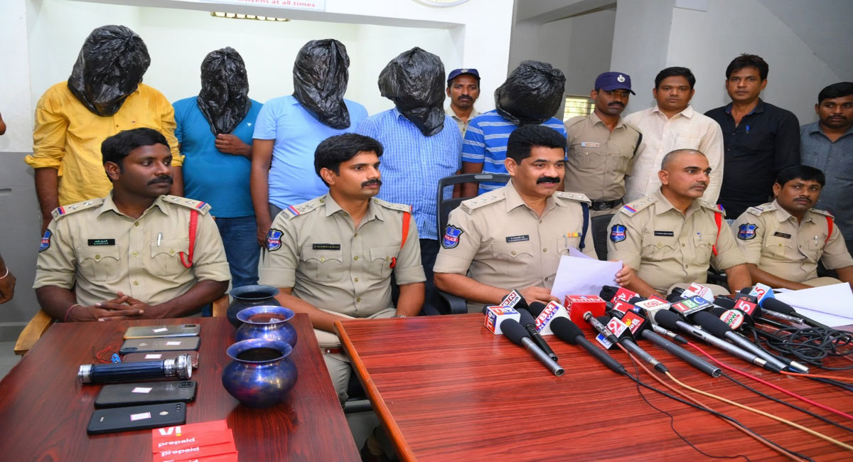 Nalgonda police arrests five-member rice pulling gang