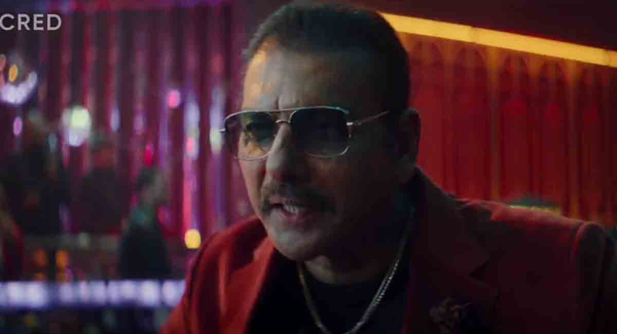 Watch: Cricketer Ravi Shastri in a blingy avatar