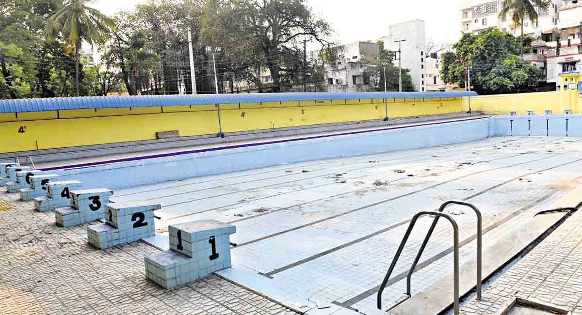 Swimming pools lie in neglect; GHMC not bothered