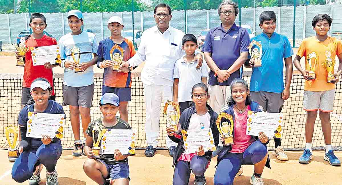 Hruthik, Rishitha emerge champions in under-14 tennis tournament