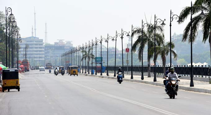 Hyderabad witnesses dry and hot weather on Sunday