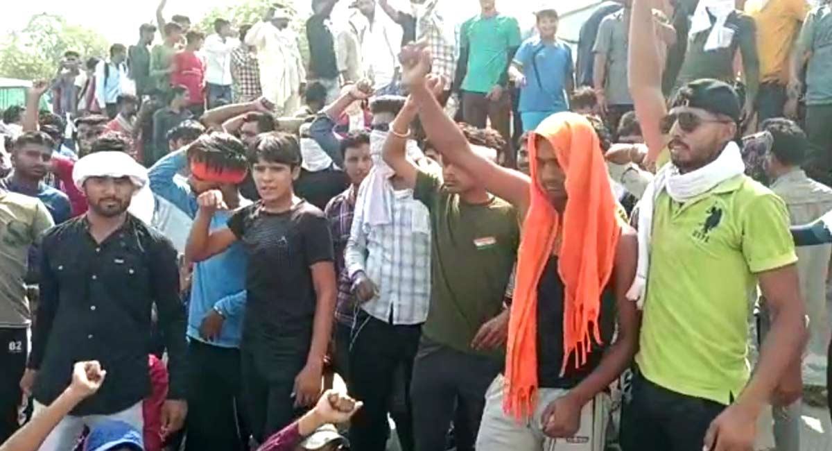 Agnipath scheme: Army aspirants jam Delhi-Jaipur Expressway in protest