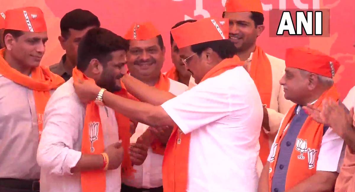 Ahead of Gujarat Assembly polls, Hardik Patel joins BJP