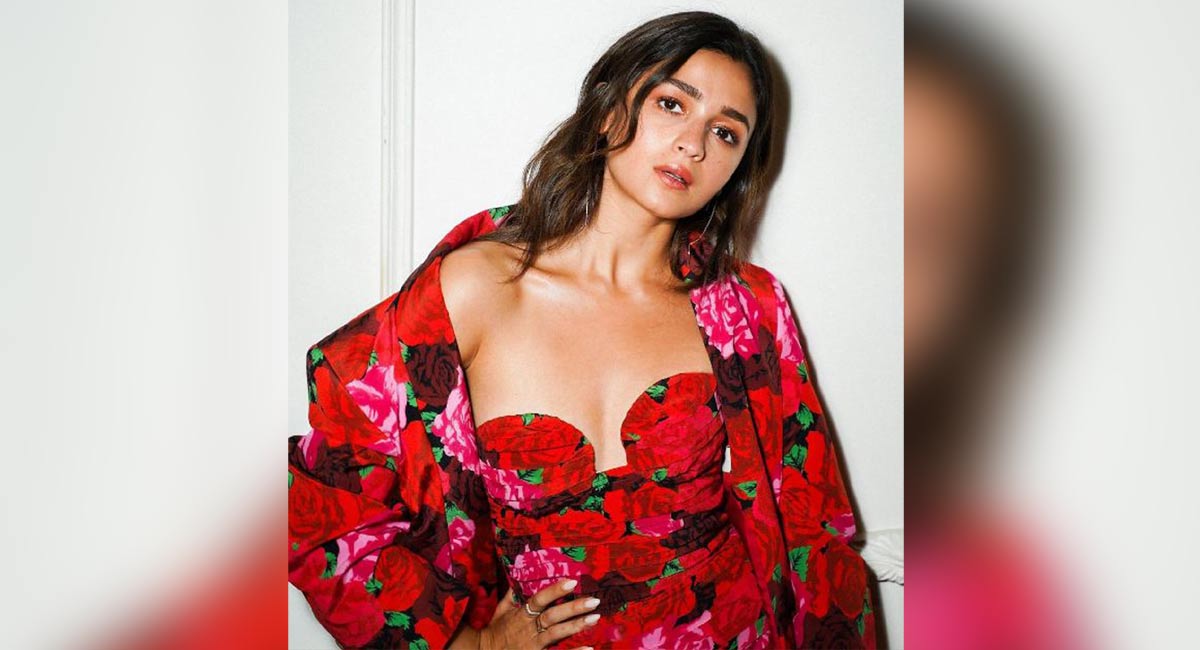 Alia Bhatt gives a thumbs up to ‘JugJugg Jeeyo’