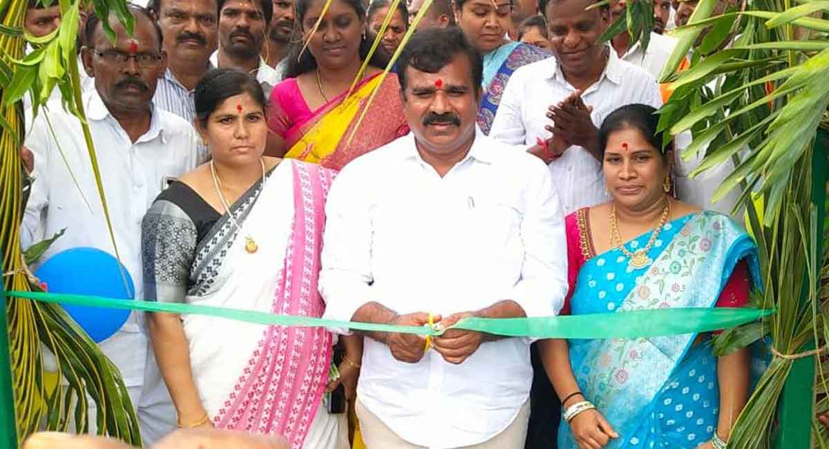 KCR will replicate Telangana model in New Delhi: Andole MLA