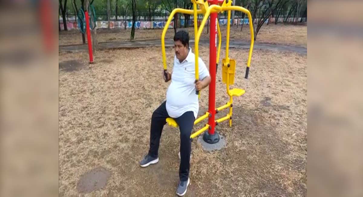 BJP MP takes up Gadkari’s challenge, demands 15,000 cr for losing 15 kgs