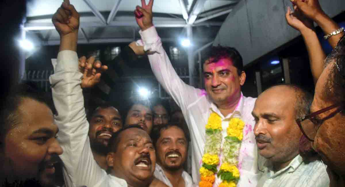 Fadnavis performed ‘miracle’ of weaning away independent MLAs from rival camps: Pawar on RS poll results