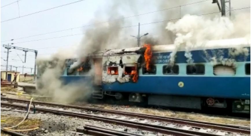 Anti-Agnipath protests turn violent in Bihar, 3 trains set ablaze