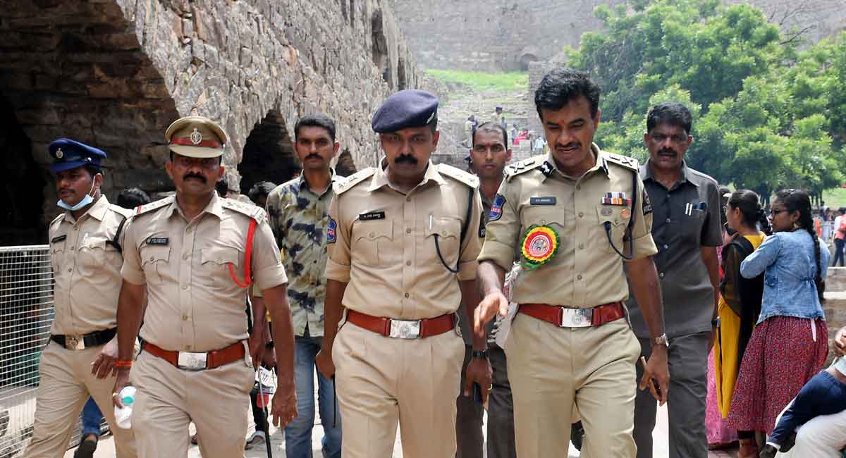 Hyderabad CP reviews Bonalu arrangements at Golconda Fort