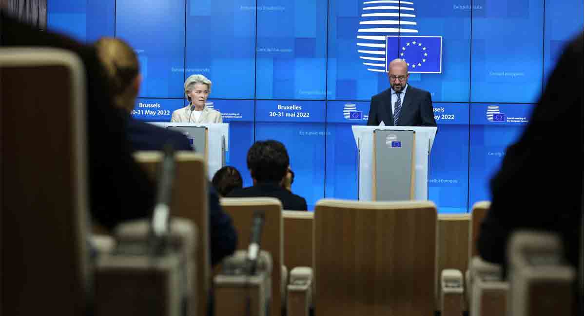 EU leaders say they will block most Russian oil imports by end of 2022