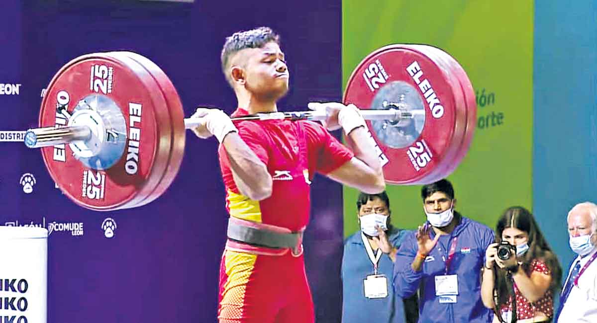 AOC’s Guru Naidu becomes India’s 1st weightlifter to win gold at IWF Youth World Championships
