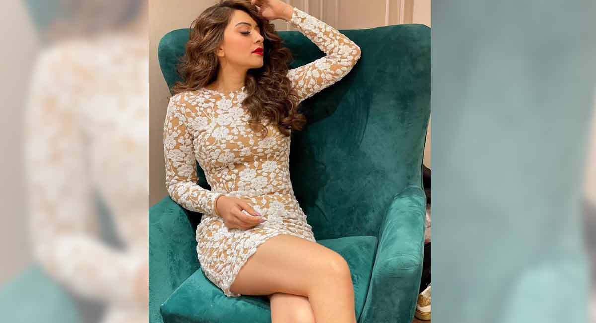 Hansika Motwani recreates her first-ever co-star Allu Arjun’s ‘Pushpa’ step, he reposts it