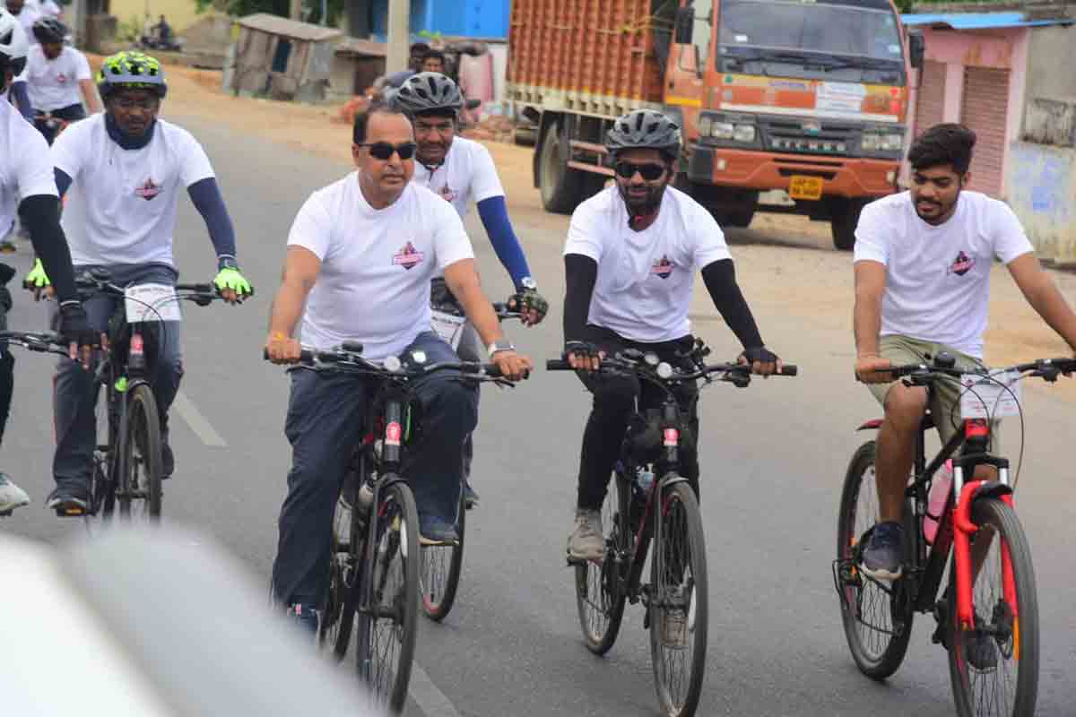 Indrakaran Reddy flags off to cycle rally in Nirmal