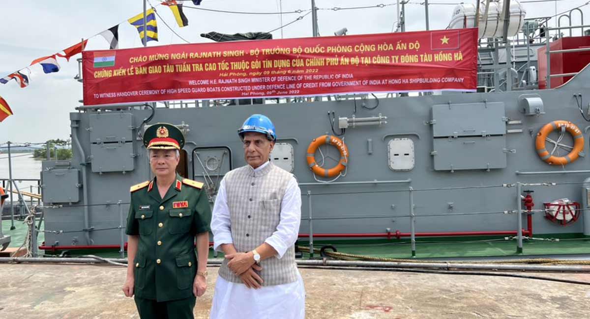 India hands over 12 high-speed guard boats to Vietnam