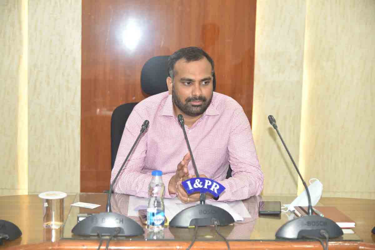 Collector wants HDFC bank to allocate funds for development of Karimnagar