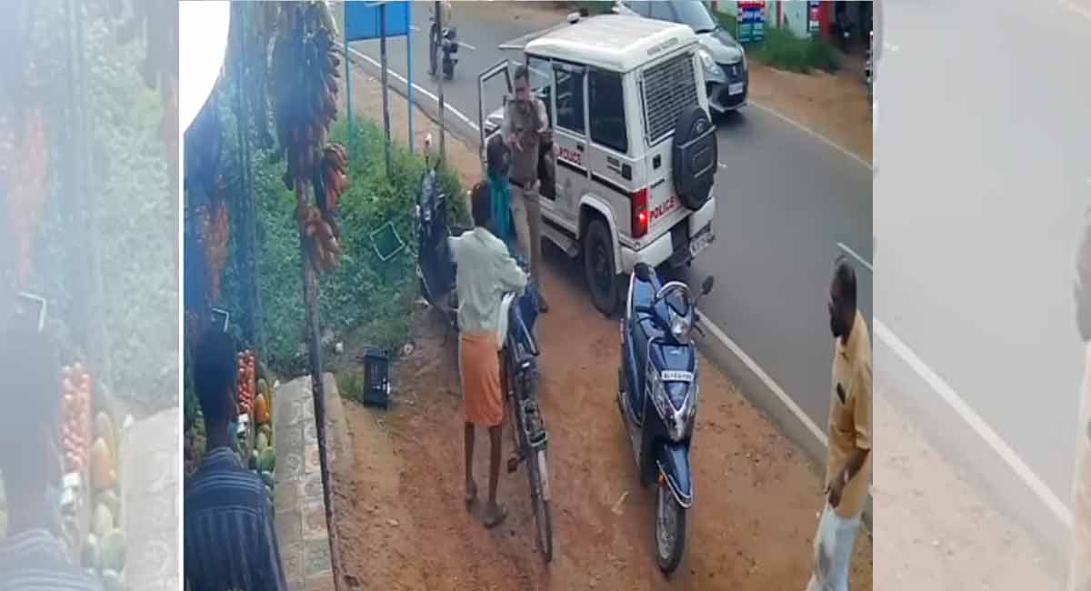 Kerala Police Sub-inspector wrestles attacker with machete, wins over the internet