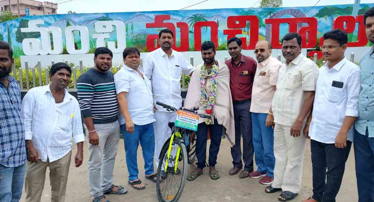 Animal lover from Mancherial pedals 14,000 kms for cause