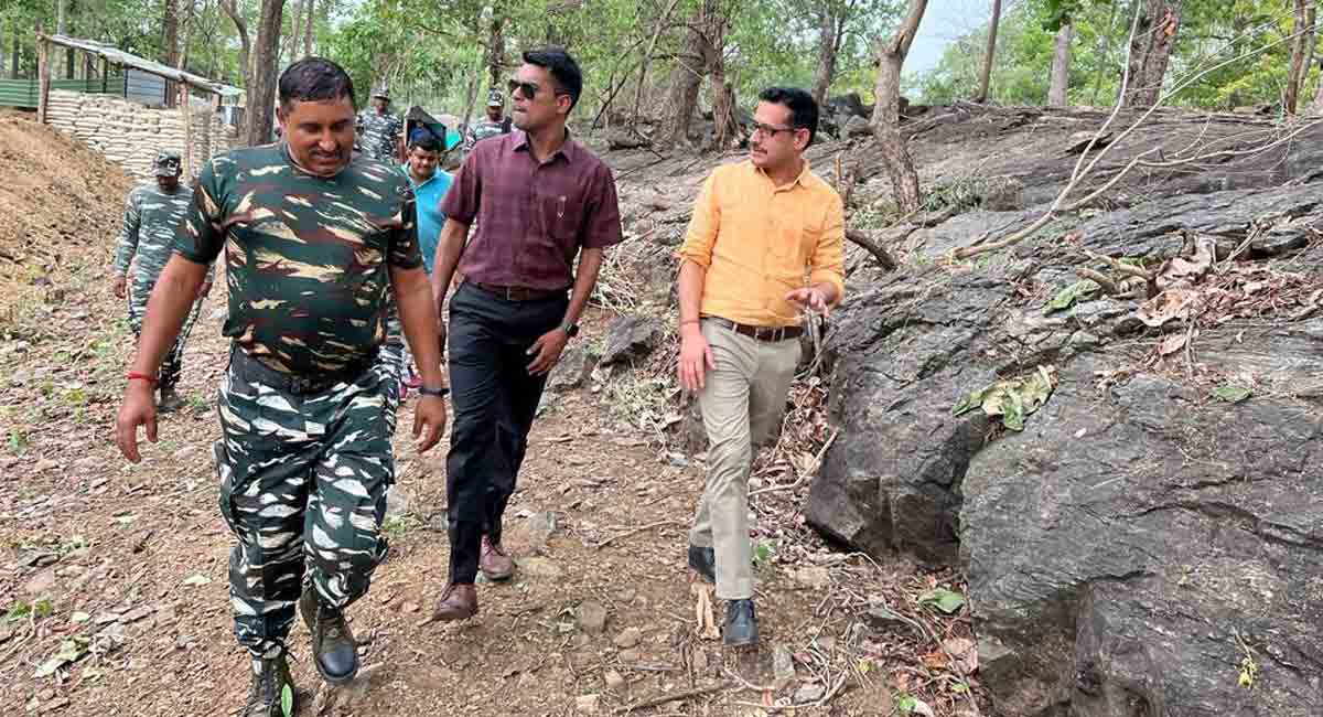 Kothagudem Collector, SP visit Maoist affected villages