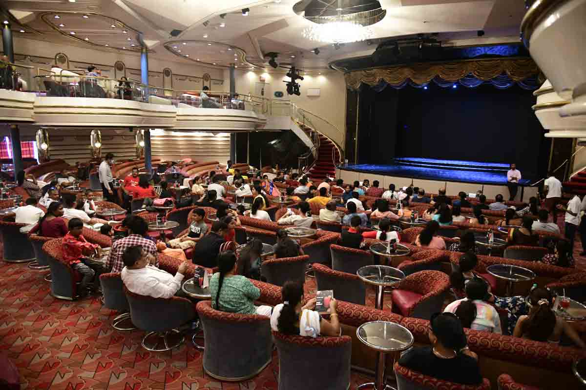 Enjoy a luxurious cruise on Bay of Bengal