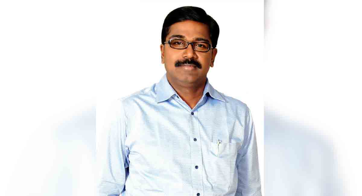 Puvvada donates Rs 10 lakh to newly formed Khammam Kamma Sangham