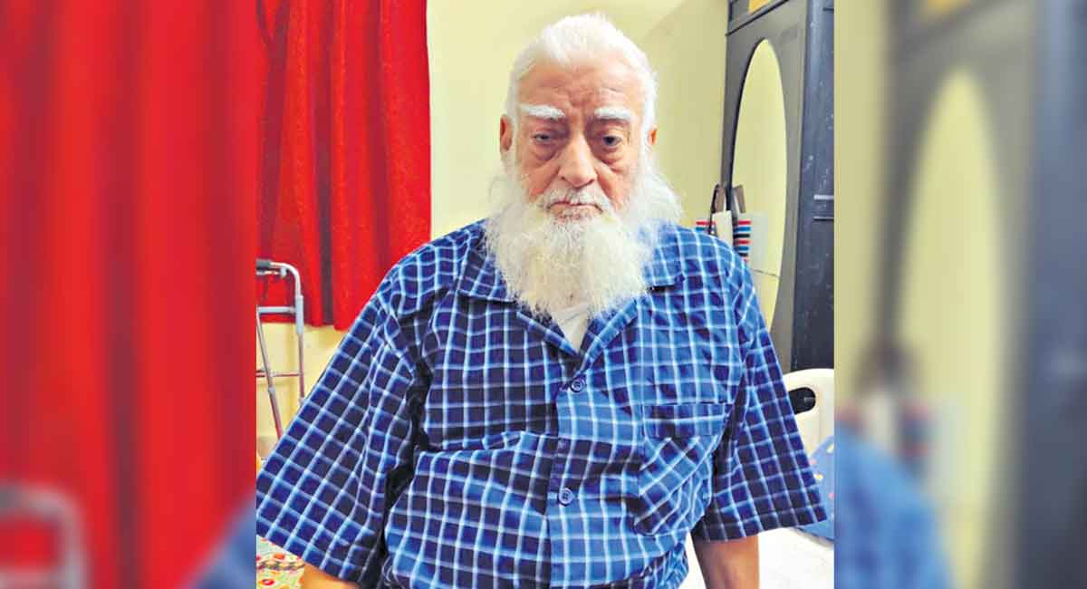 Noted historian Dr Nayeem passes away