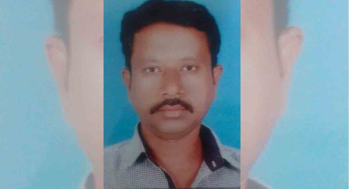 Senior scribe MD Pasha dies in road accident near Jangaon