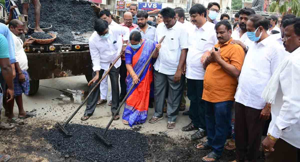 Give importance to sanitation in Pattana Pragathi, Puvvada tells officials